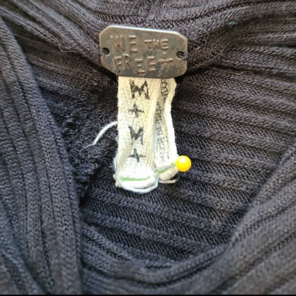 Free People We the Free Love Women's SZ M black ribbed mock neck open back top‎ - Picture 2 of 10